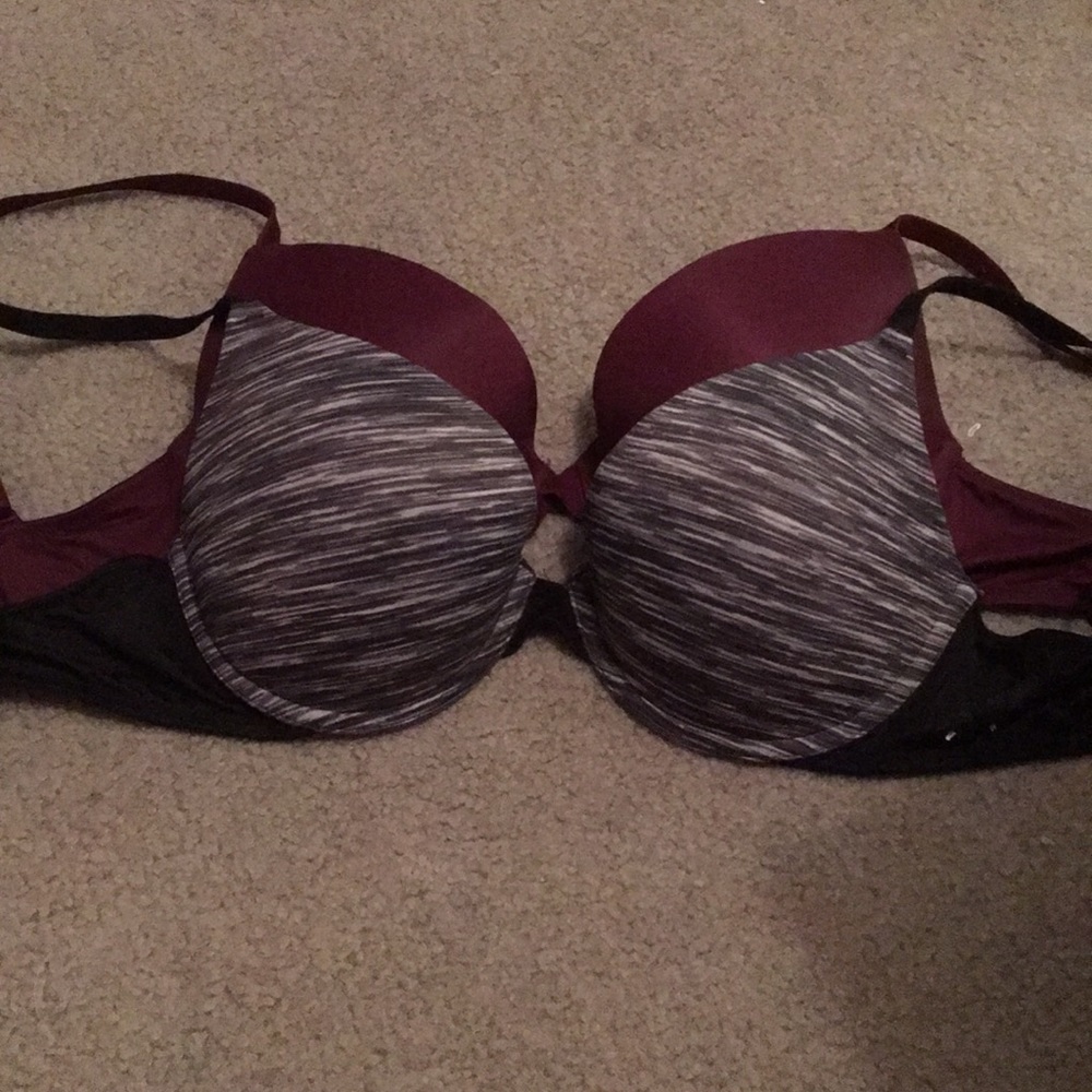 SET OF 2 Victoria’s Secret wear everywhere bra